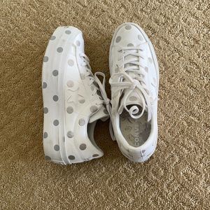 Stacked polka dot Cons!